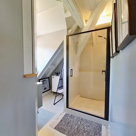 Attic - Penthouse 2 Bedrooms *